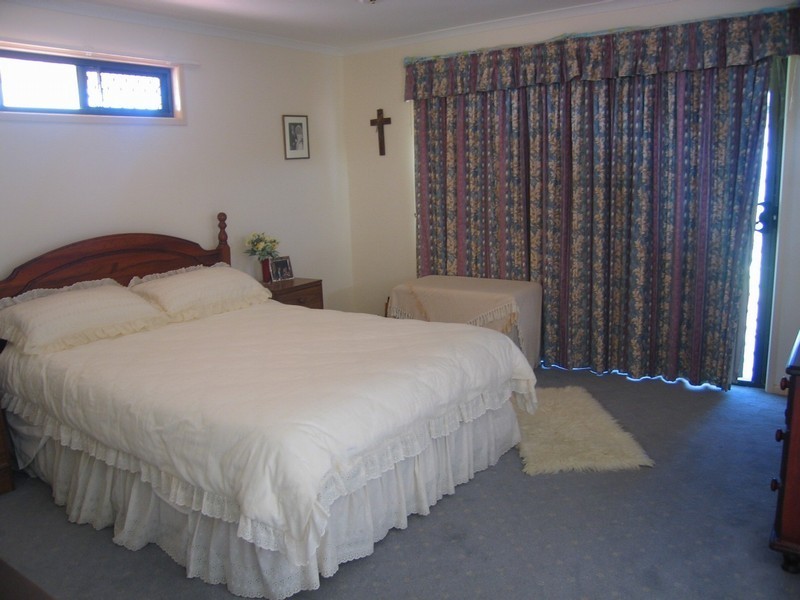 11 Sea Esplanade, Elliott Heads QLD 4670