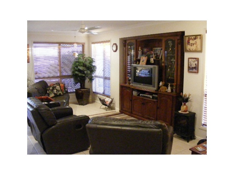 9 McCallum Close, Coral Cove QLD 4670