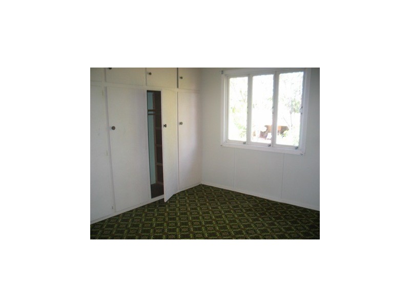 11 Dunkirk St, Svensson Heights QLD 4670