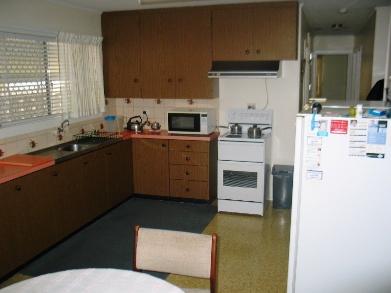 11 Gibson St, Avenell Heights QLD 4670