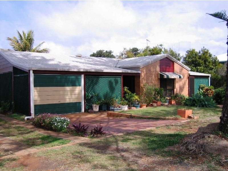 11 Knudsen Street, Elliott Heads QLD 4670