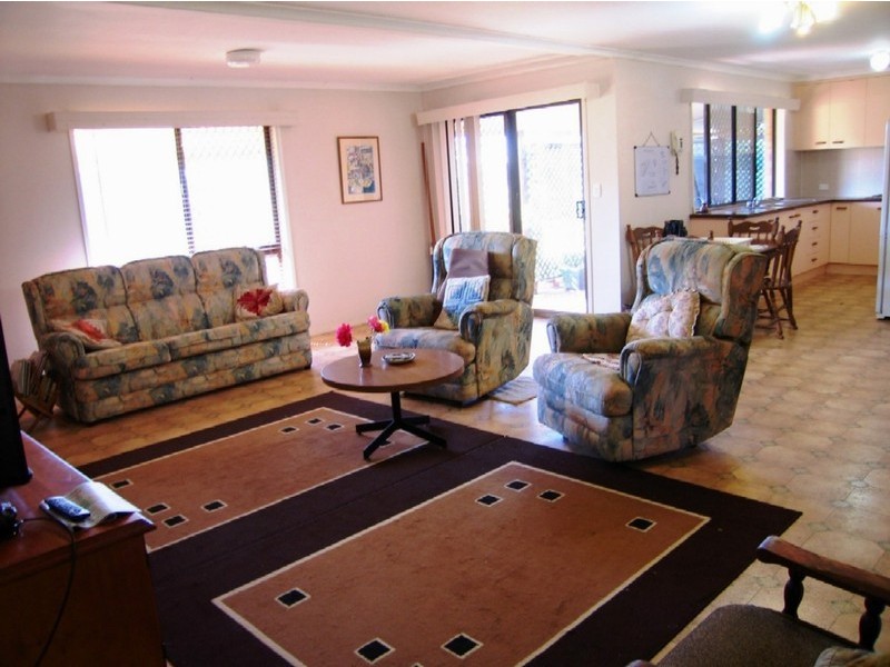 11 Knudsen Street, Elliott Heads QLD 4670