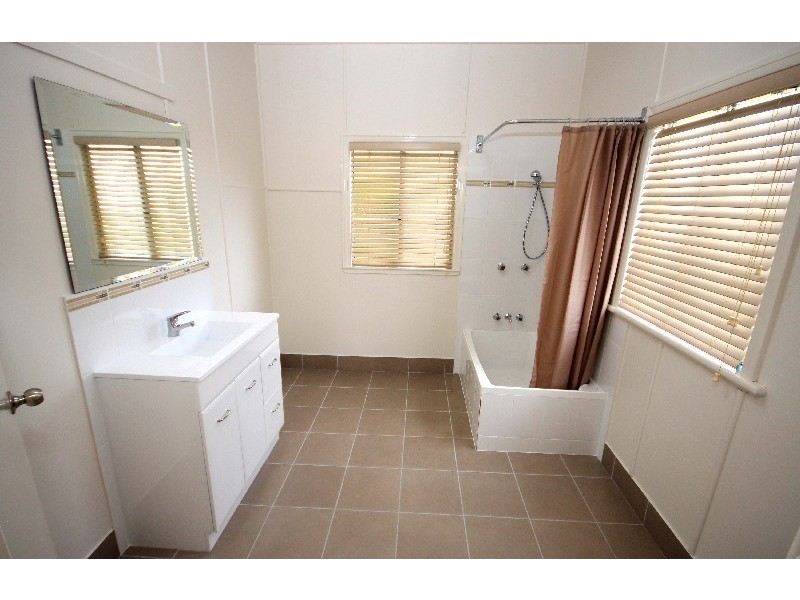 Avenell Heights QLD 4670