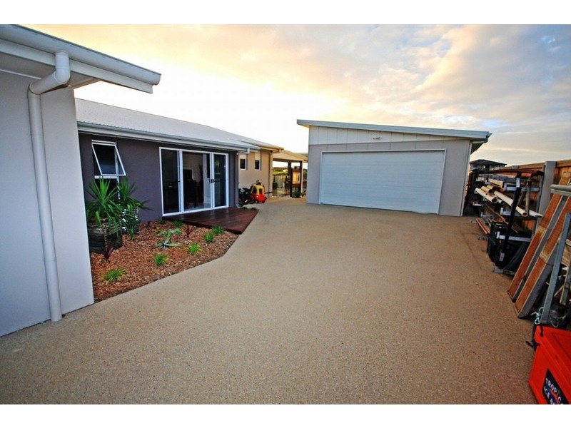 3 Spyglass Hill, Coral Cove QLD 4670