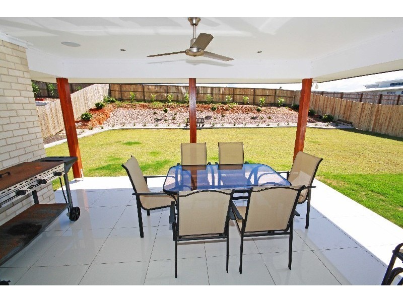 17 Green Avenue, Branyan QLD 4670