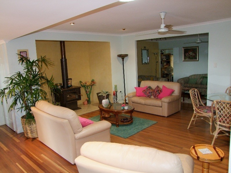 21 Maughan St, Thabeban QLD 4670