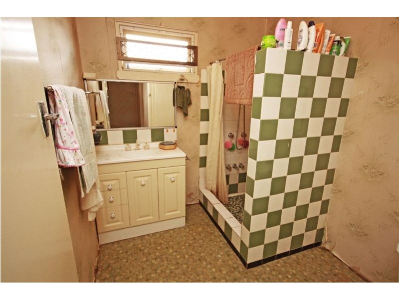 10 Page St, Svensson Heights QLD 4670