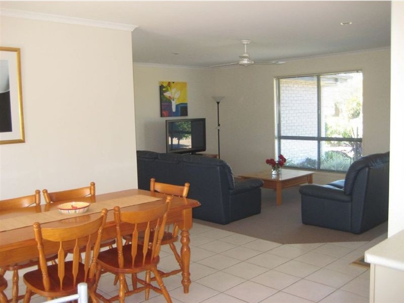 15 Burns Street, Burnett Heads QLD 4670