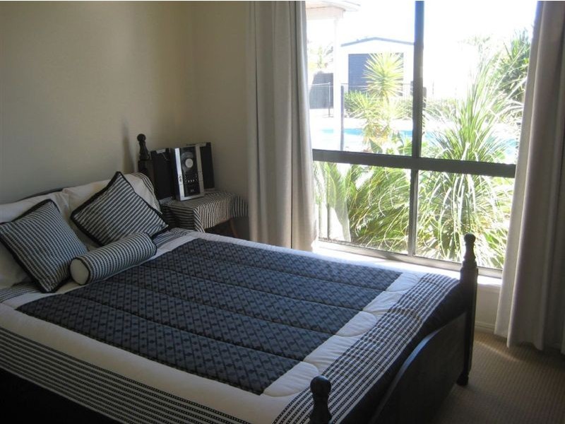 15 Burns Street, Burnett Heads QLD 4670