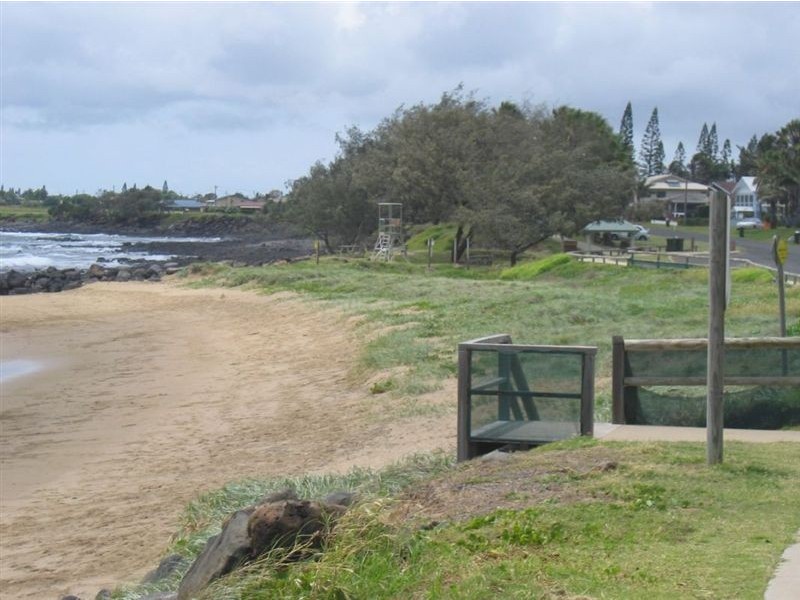 157 Rowlands, Burnett Heads QLD 4670