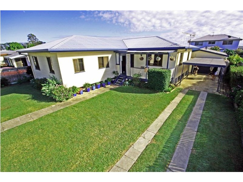 11 Dunn Rd, Avenell Heights QLD 4670