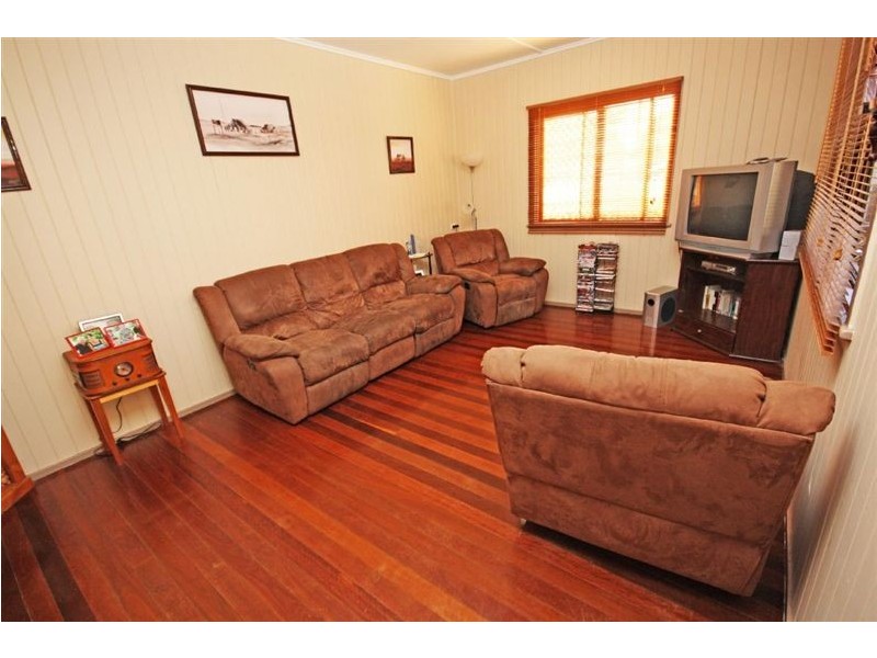 11 Dunn Rd, Avenell Heights QLD 4670