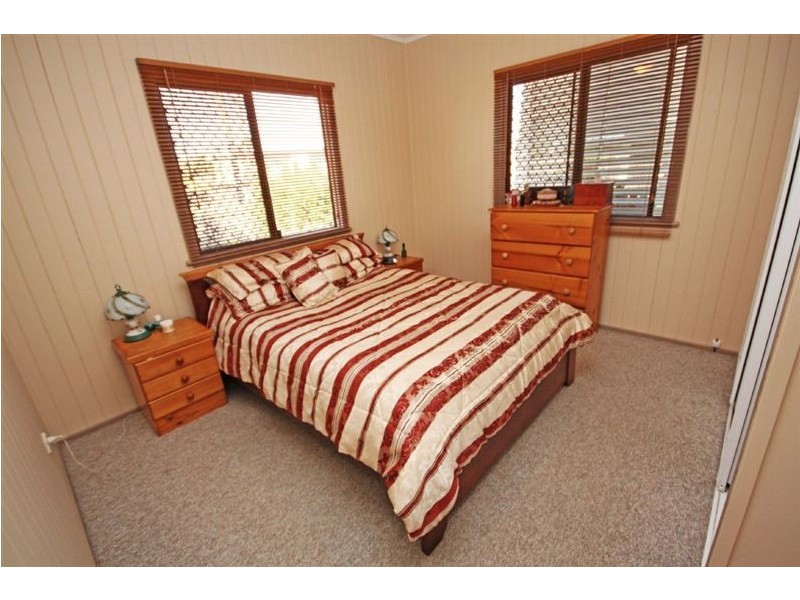 11 Dunn Rd, Avenell Heights QLD 4670