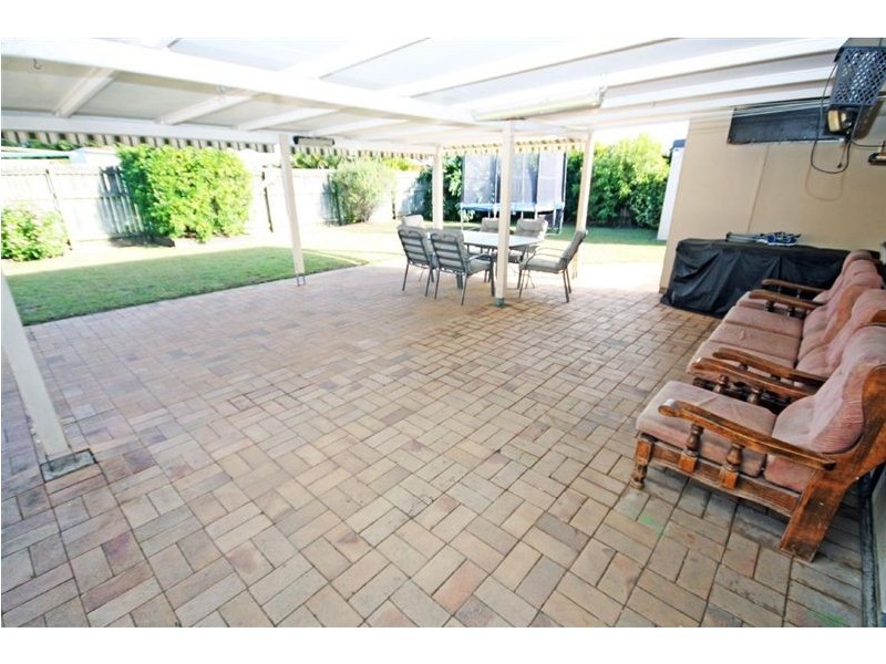 11 Dunn Rd, Avenell Heights QLD 4670