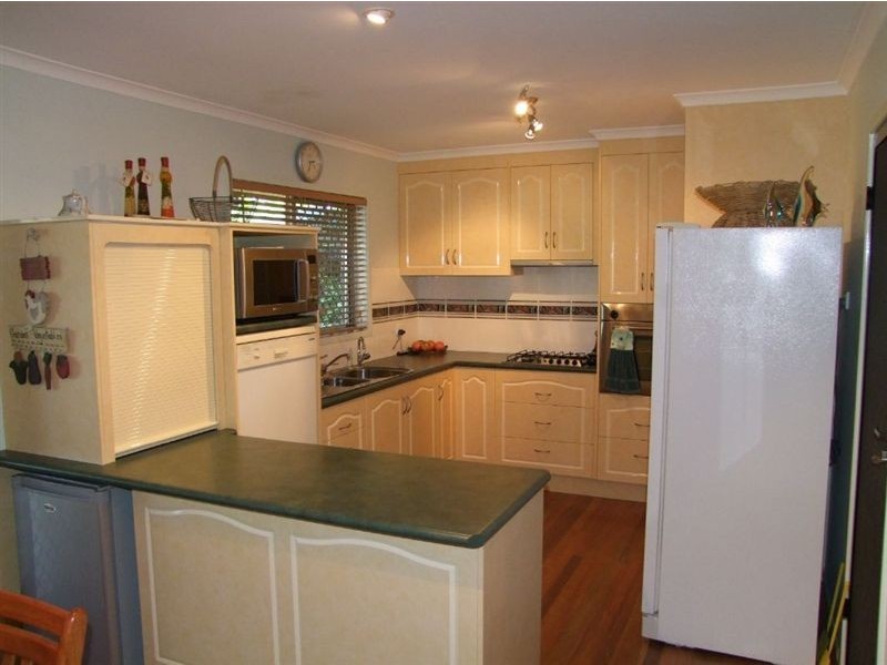 21 Maughan St, Thabeban QLD 4670