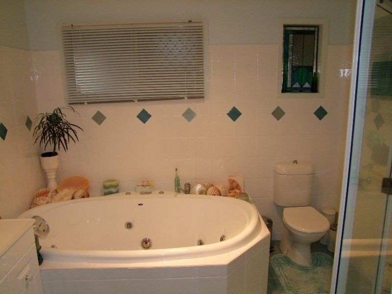 21 Maughan St, Thabeban QLD 4670