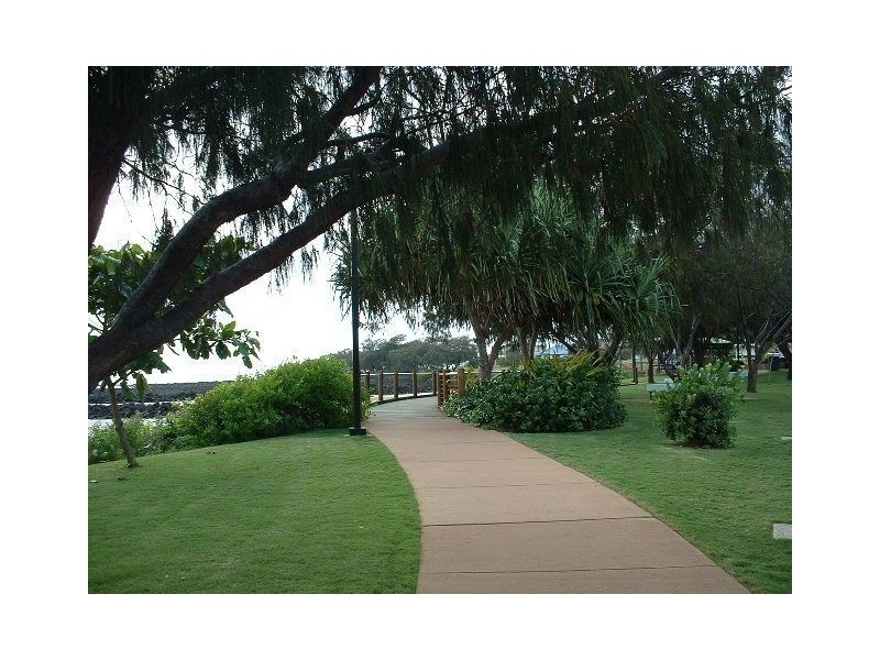 8 Holland St, Bargara QLD 4670