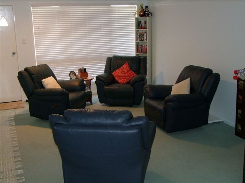 2/236 Barolin St, Avenell Heights QLD 4670