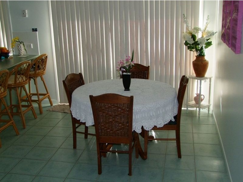 2/236 Barolin St, Avenell Heights QLD 4670