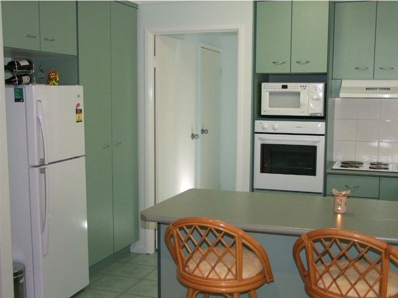2/236 Barolin St, Avenell Heights QLD 4670