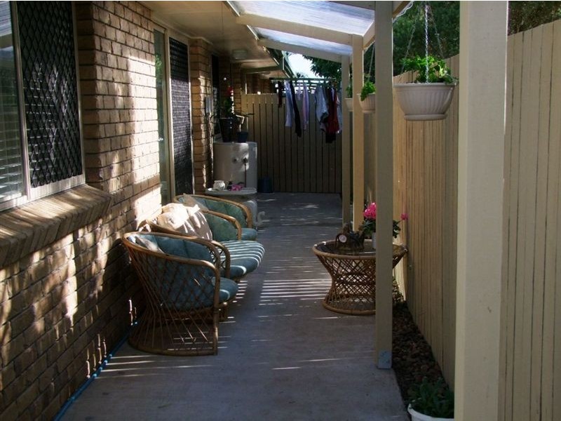 2/236 Barolin St, Avenell Heights QLD 4670