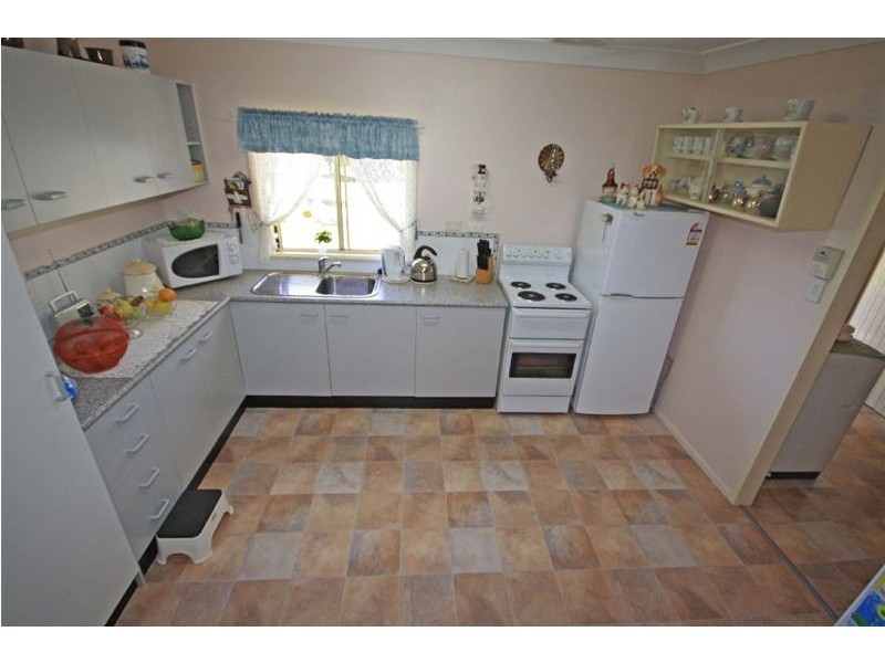 6 Gibson St, Avenell Heights QLD 4670