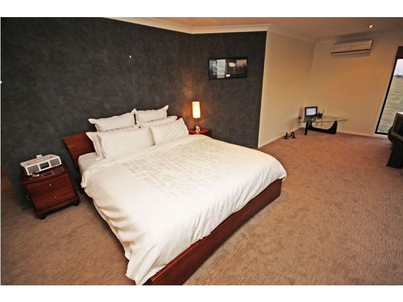 1 Rule Street, Elliott Heads QLD 4670