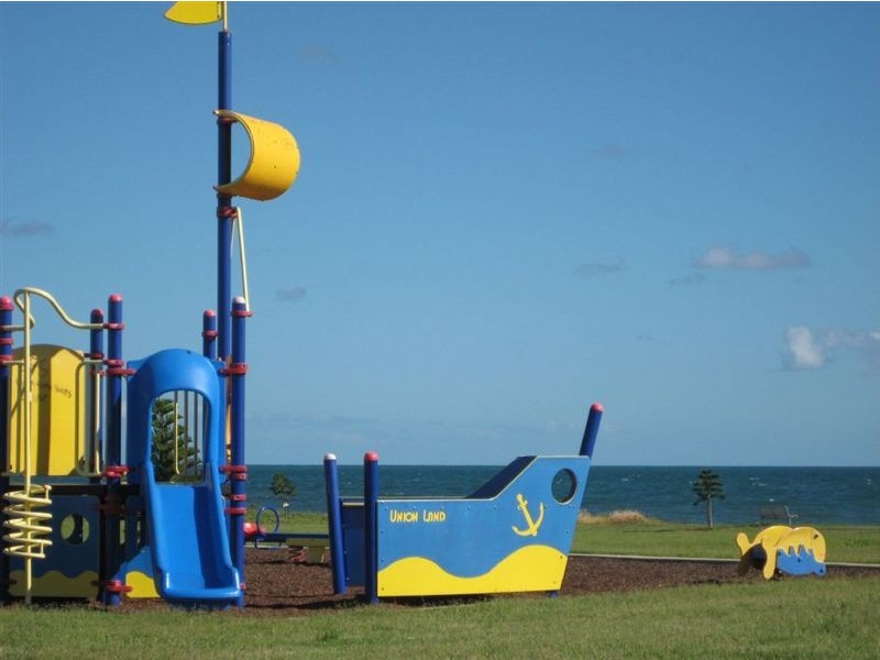 7 Crossett St, Burnett Heads QLD 4670