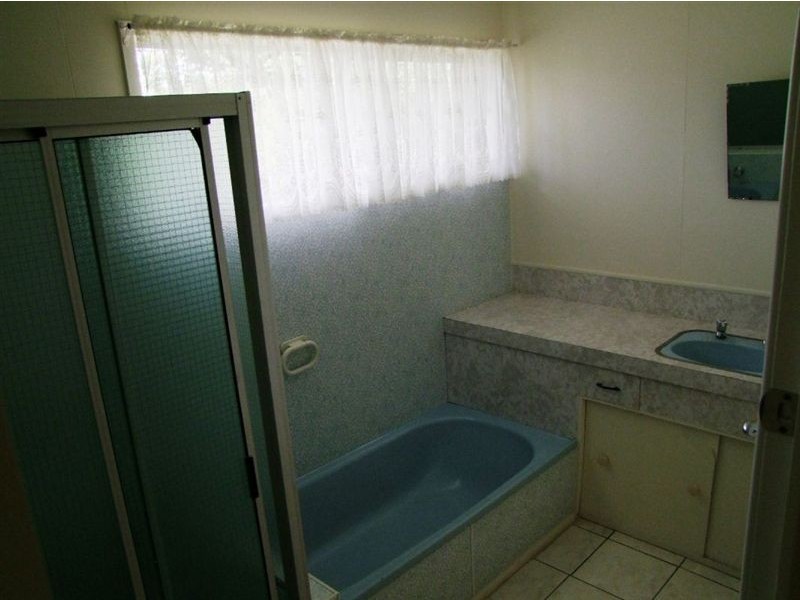 2 Dunn Road, Avenell Heights QLD 4670