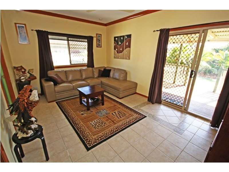 182 Elliott Heads Rd, Avenell Heights QLD 4670