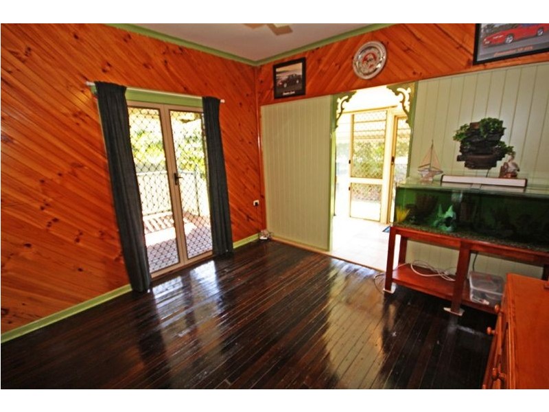 182 Elliott Heads Rd, Avenell Heights QLD 4670