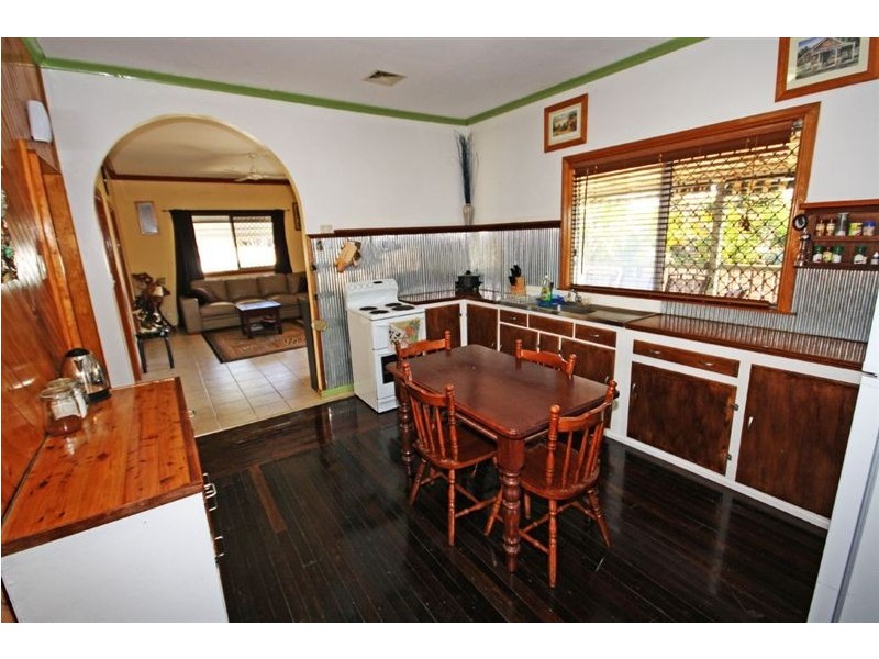 182 Elliott Heads Rd, Avenell Heights QLD 4670