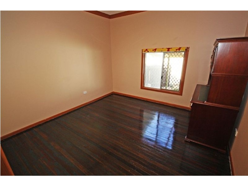 182 Elliott Heads Rd, Avenell Heights QLD 4670