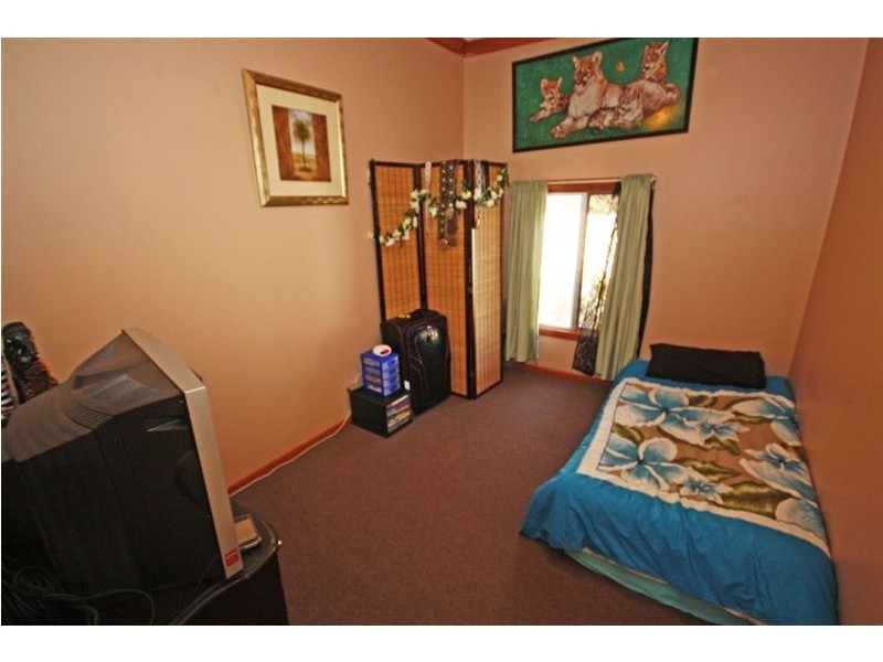 182 Elliott Heads Rd, Avenell Heights QLD 4670