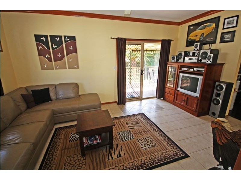 182 Elliott Heads Rd, Avenell Heights QLD 4670