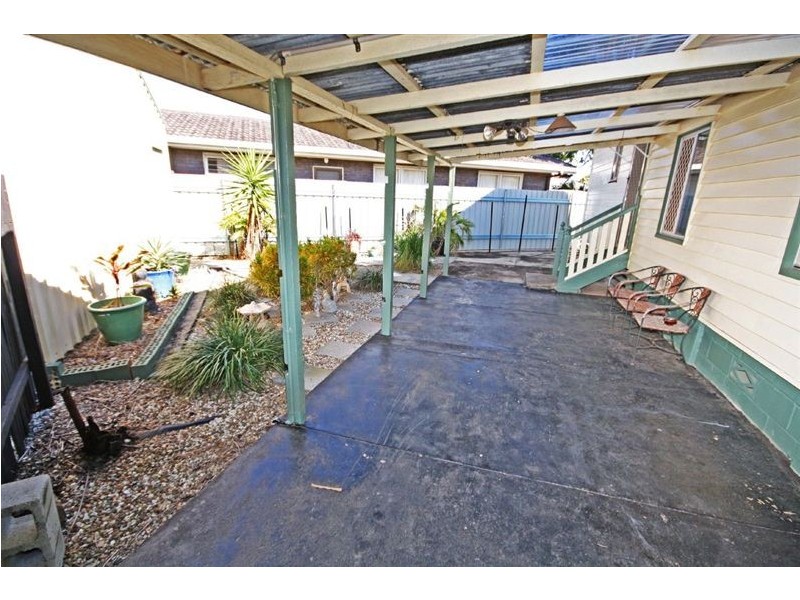 182 Elliott Heads Rd, Avenell Heights QLD 4670