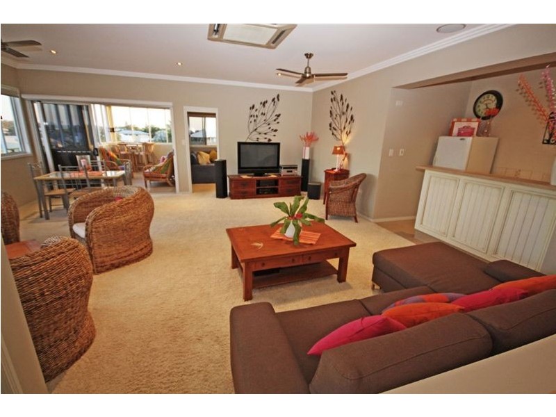 12 Searink Crescent, Bargara QLD 4670