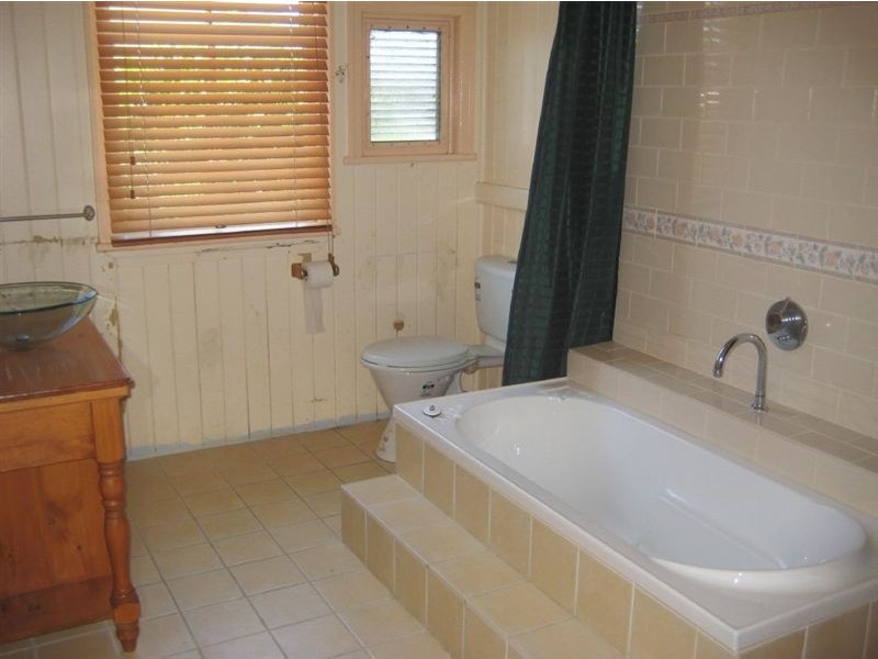 8 Moffatt Street, Burnett Heads QLD 4670