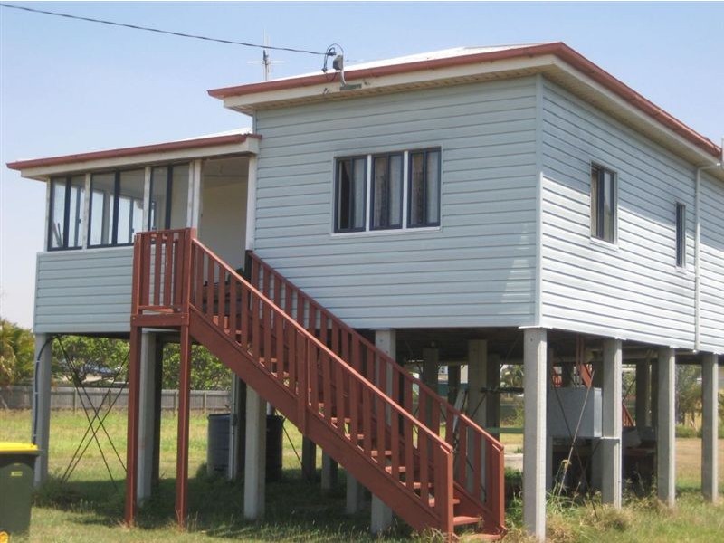 28 Moffatt St, Burnett Heads QLD 4670