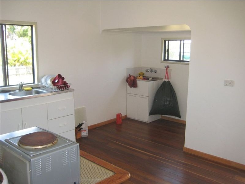 28 Moffatt St, Burnett Heads QLD 4670