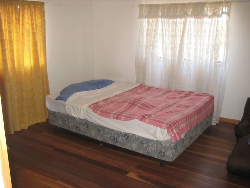 28 Moffatt St, Burnett Heads QLD 4670