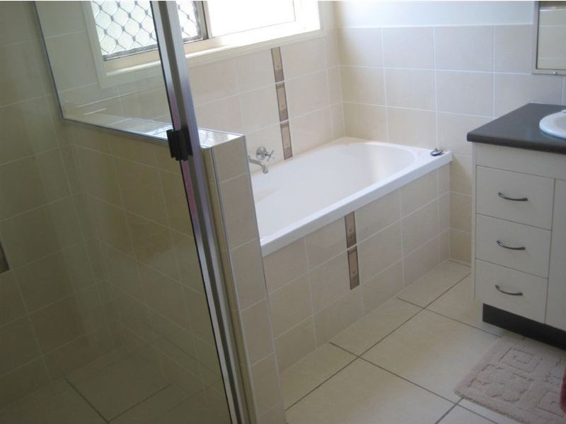 4 Milton st, Burnett Heads QLD 4670