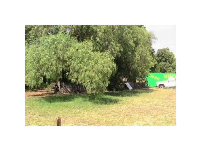 404 West Street, Harristown QLD 4350