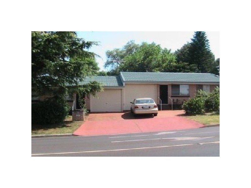 404 West Street, Harristown QLD 4350