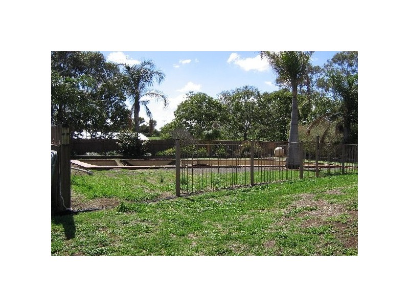 11 Hendy Street, Cranley QLD 4350