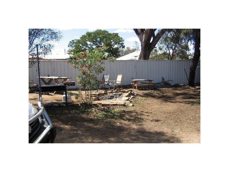 18 Flinders Street, Wallumbilla QLD 4428