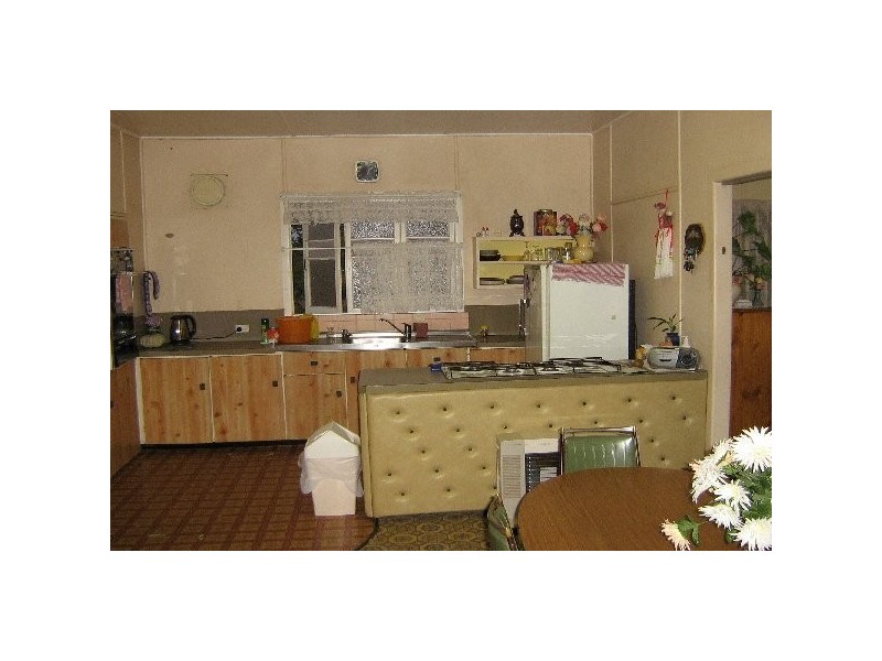 99 Raglan Street, Roma QLD 4455