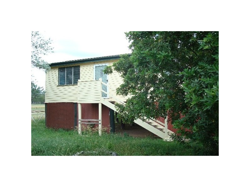 54 Taylor Street, Cecil Plains QLD 4407