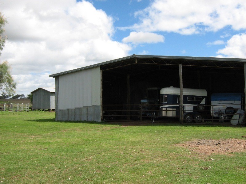 372 Felton- Clifton Road, Felton QLD 4358