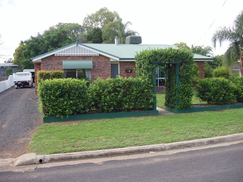 71 Taylor Street, Cecil Plains QLD 4407